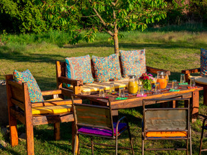 Sitzgruppe fürs Fastenwandern in unserem Garten